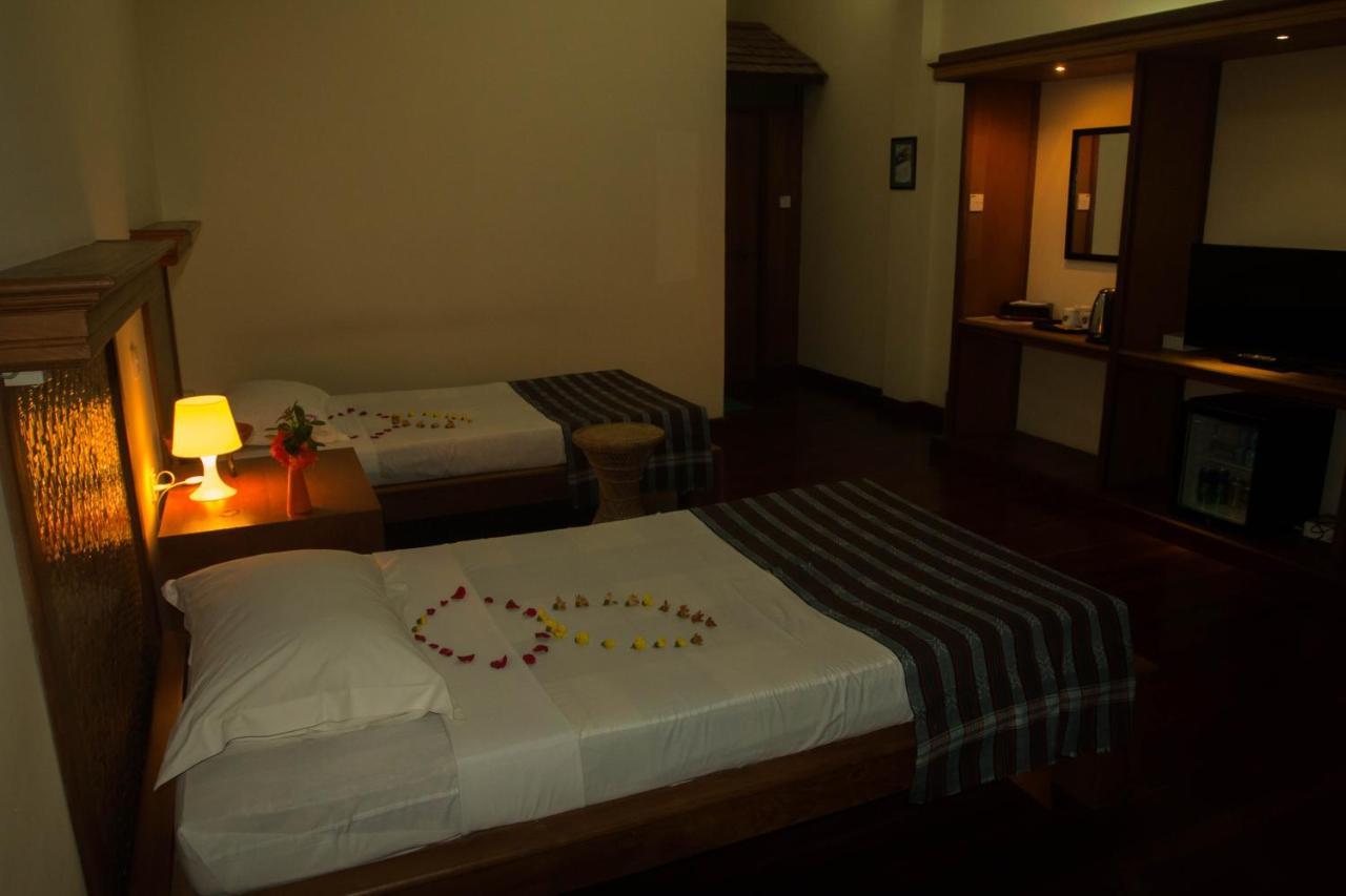 Golden Sunrise Hotel Kyaikto Exterior photo